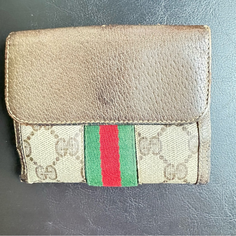 GUCCI
Beige and Brown Wallet with Red and Green Stripe-Pre-loved - Picture 4 of 13